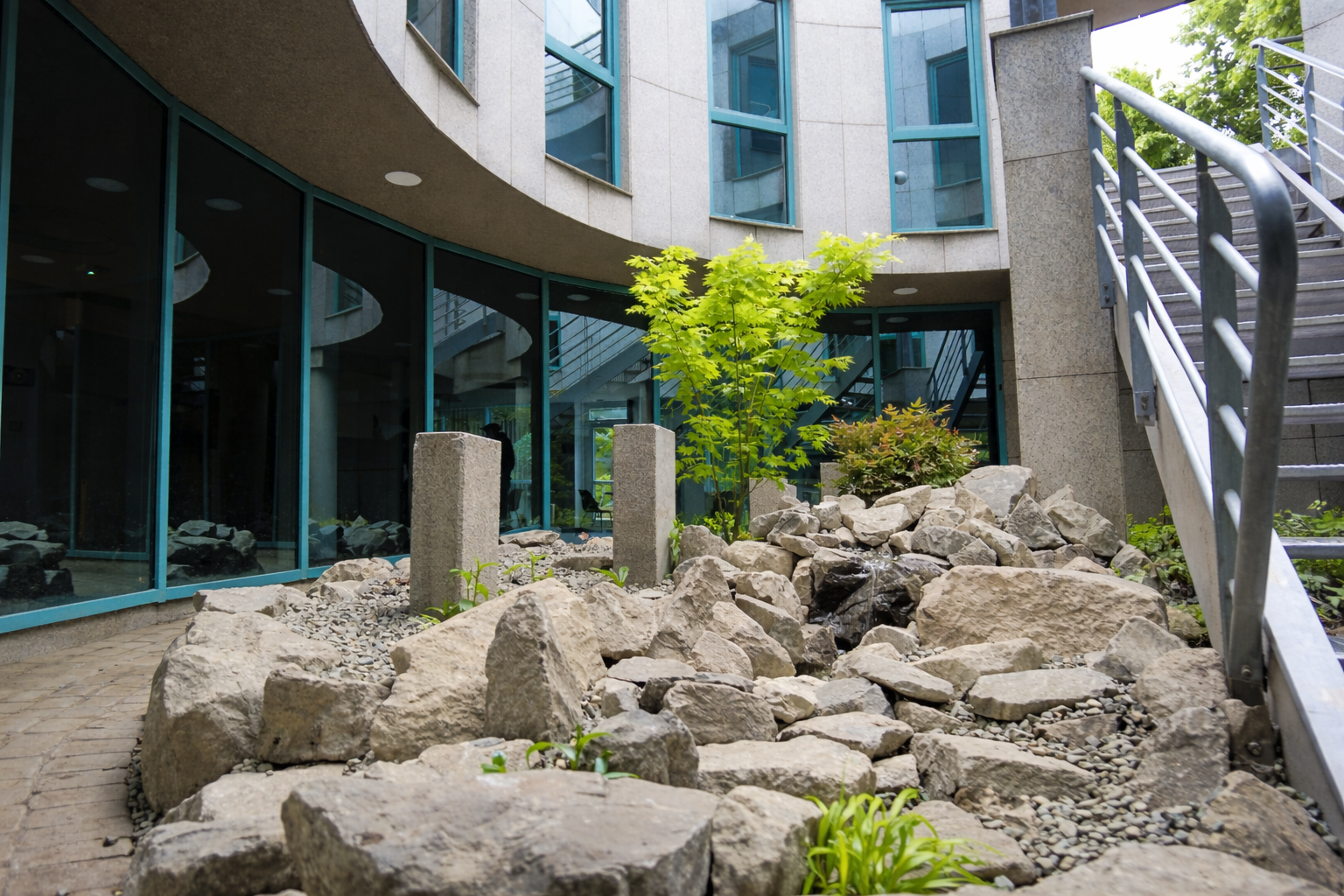 Kreatív stúdió átrium kert